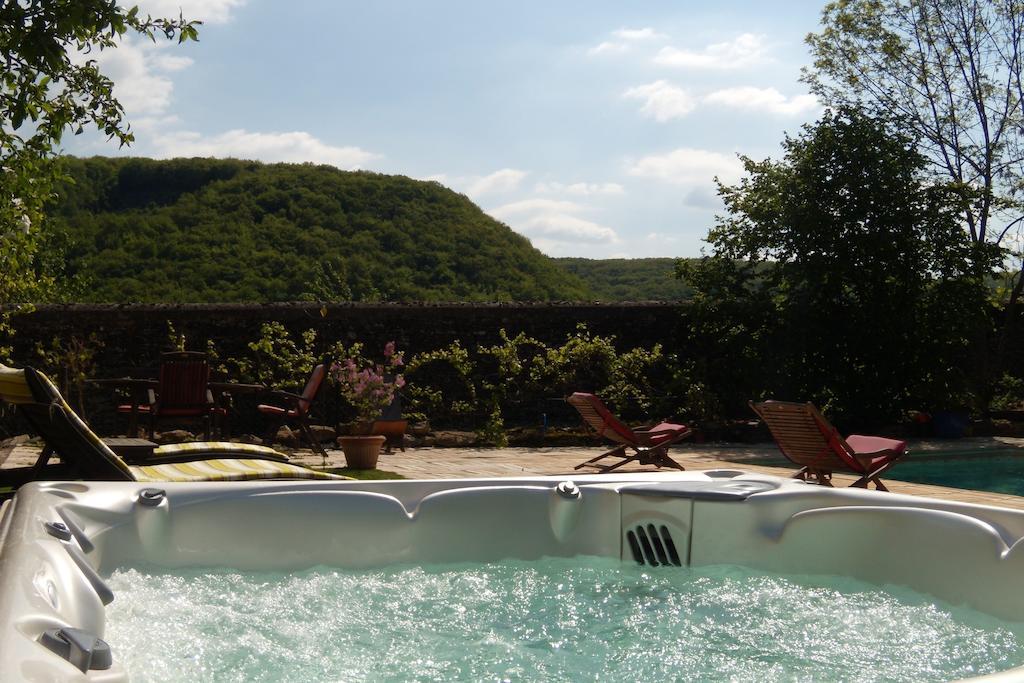 La Bicyclette Fleurie Bed and Breakfast Villemoirieu Exterior foto