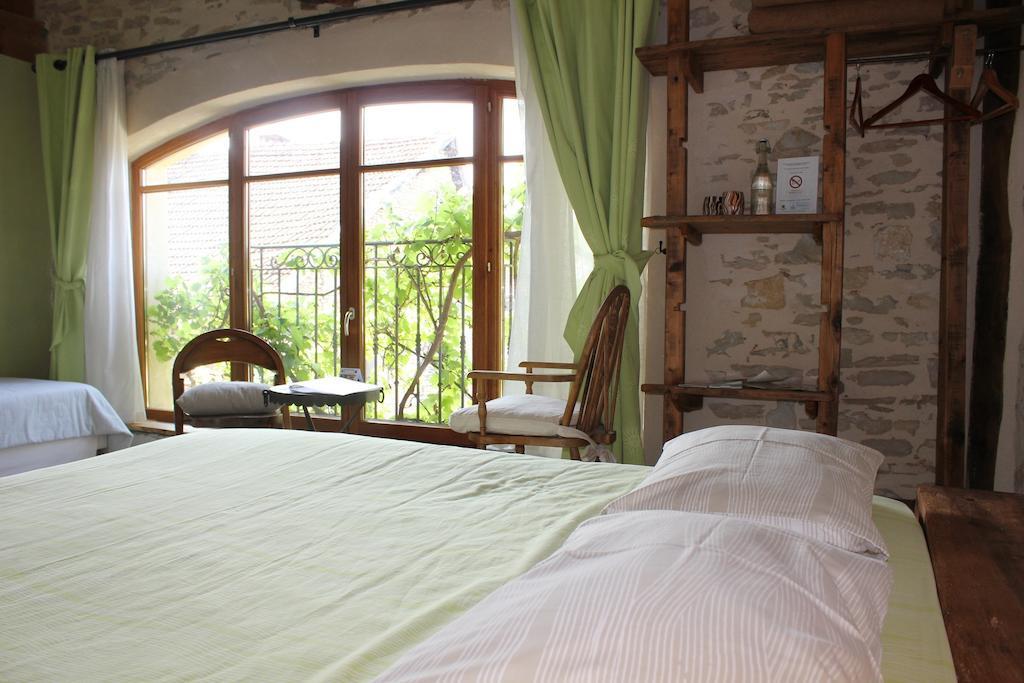 La Bicyclette Fleurie Bed and Breakfast Villemoirieu Habitación foto