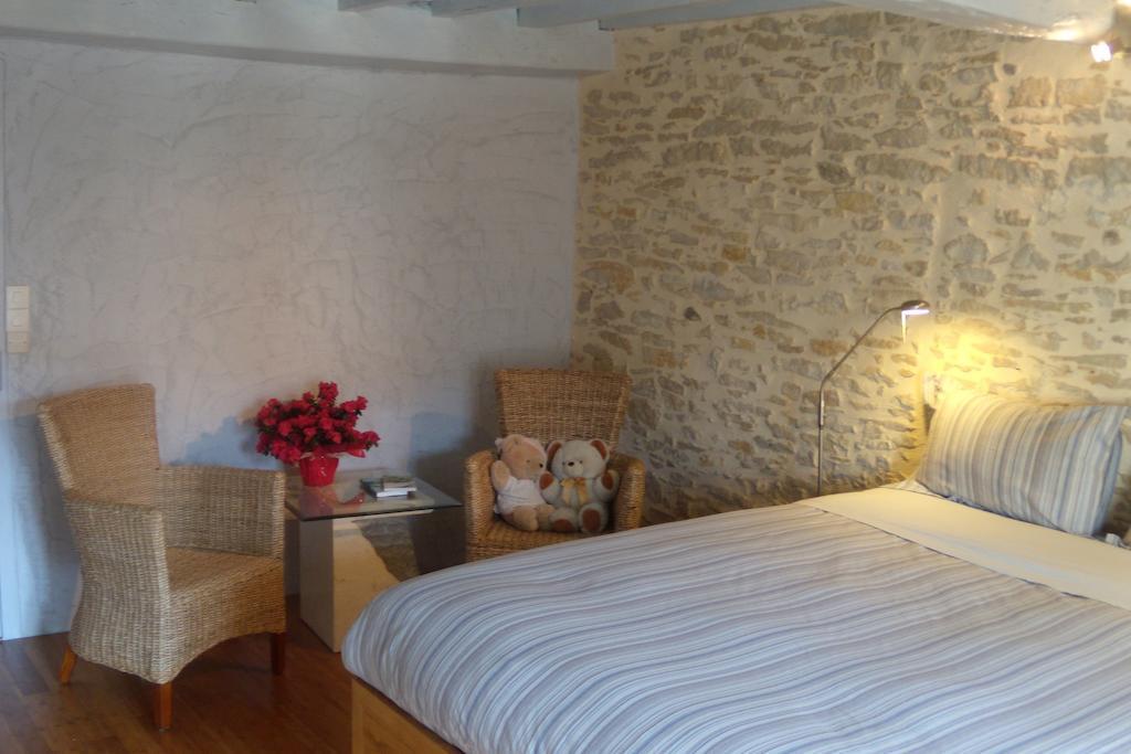 La Bicyclette Fleurie Bed and Breakfast Villemoirieu Habitación foto